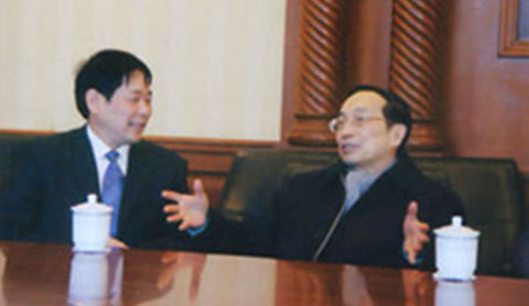 Jiang Zhenghua, vice-président de l\'APN, en discussion avec les dirigeants de Zhejiang Geely Decorating Materials Co., Ltd. sur les stratégies de développement d\'entreprise